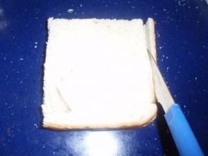cortando pan de molde