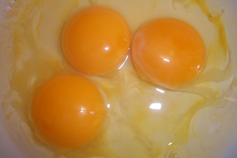 separar yema de huevos