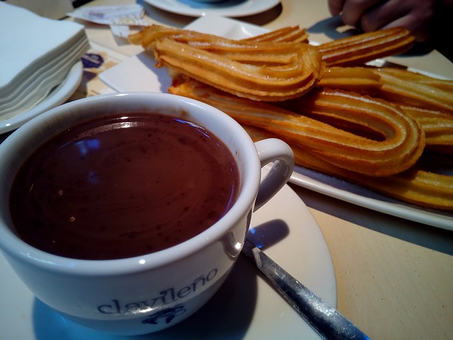 taza de chocolate con churros