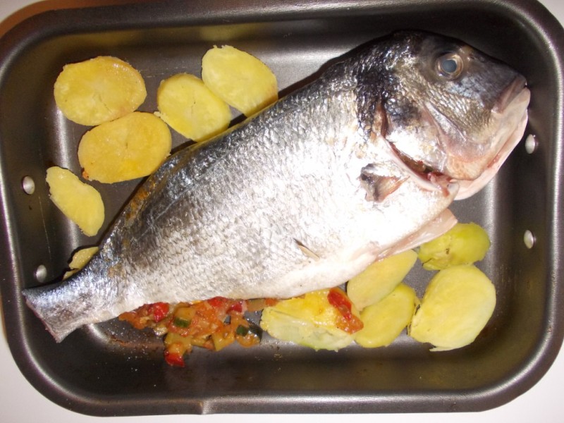 Dorada al horno con pisto