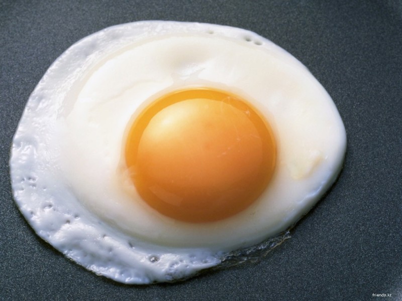 Cómo cocinar huevos fritos sin aceite