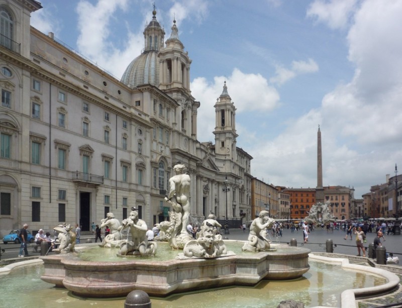 Piazza_Navona,_Roma_-_fontana_fc07