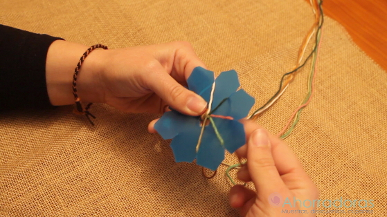 DIY: Cómo hacer una pulsera Kumihimo?