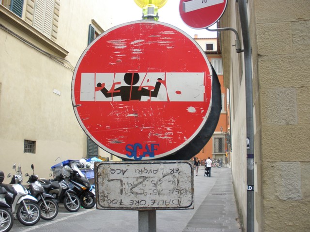 Curiosas señales de tráfico de Florencia