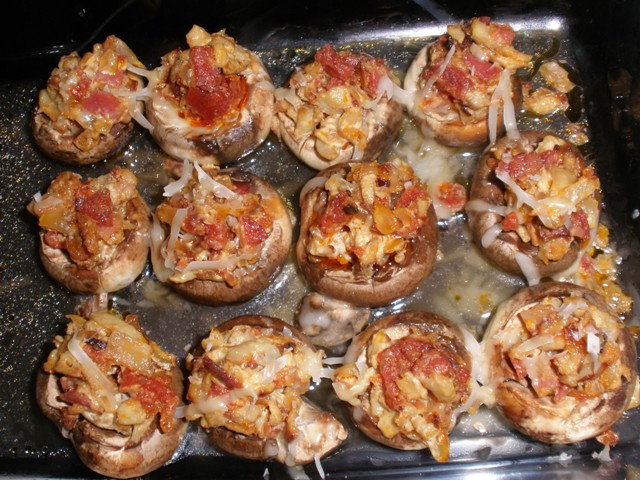 Champiñones rellenos de bacon y chorizo