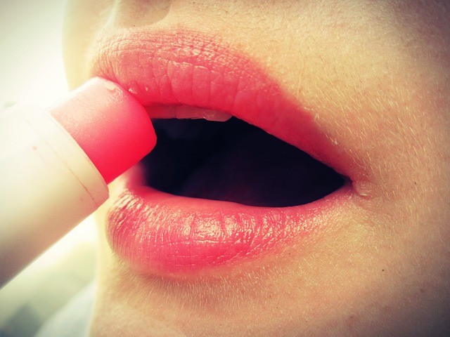 lipstick-575193_640