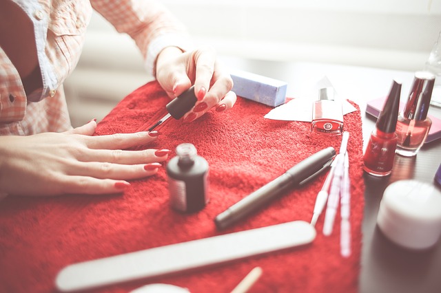 Truco para secar rápido las uñas