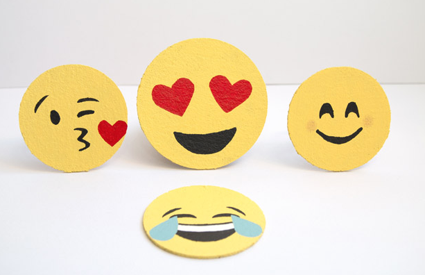 DIY: Cómo hacer posavasos con forma de emoticonos