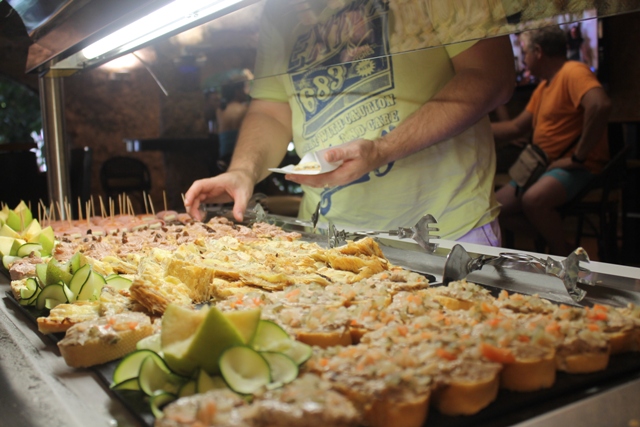 buffet magic rock gardens hotel benidorm