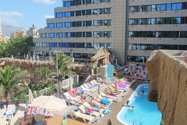 piscinas hotel magic rock gardens benidorm