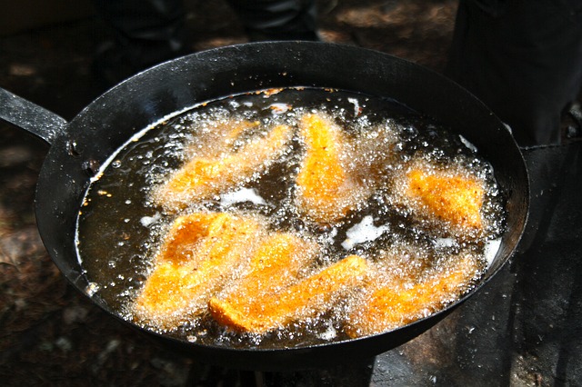 Cómo evitar el olor del pescado al freírlo