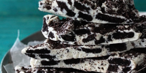 Chispas de Oreo con chocolate blanco