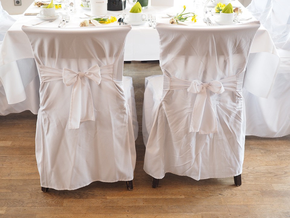 wedding-chairs-1174153_960_720