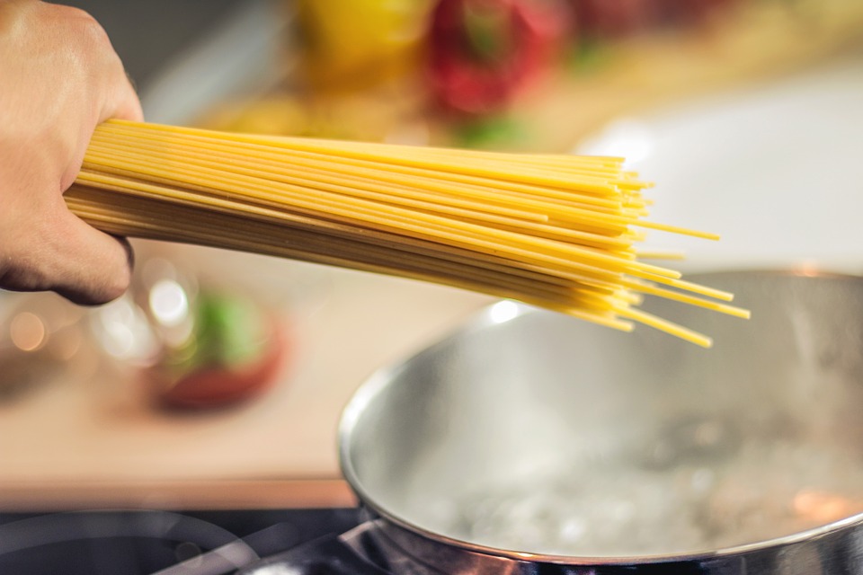 Cómo aprovechar el agua de cocer la pasta