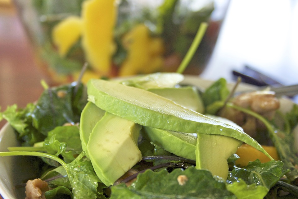 ensalada mango y aguacate