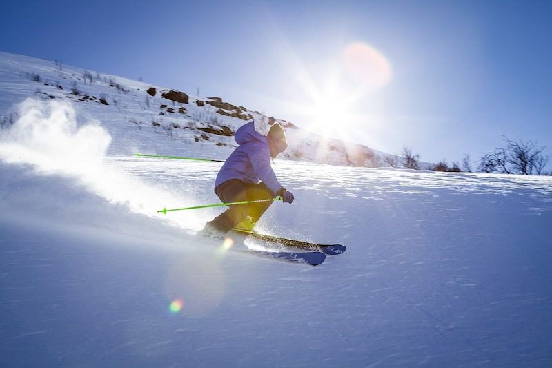 Esquiar de forma económica este invierno