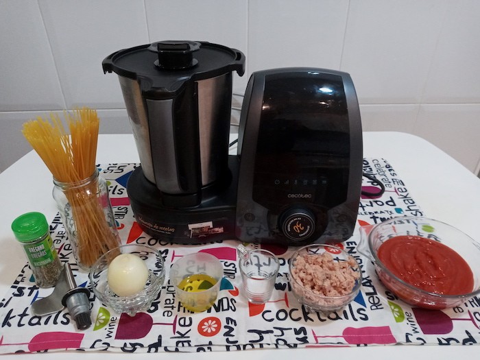 Receta de espaguetis con atún con Mambo 8090 de Cecotec