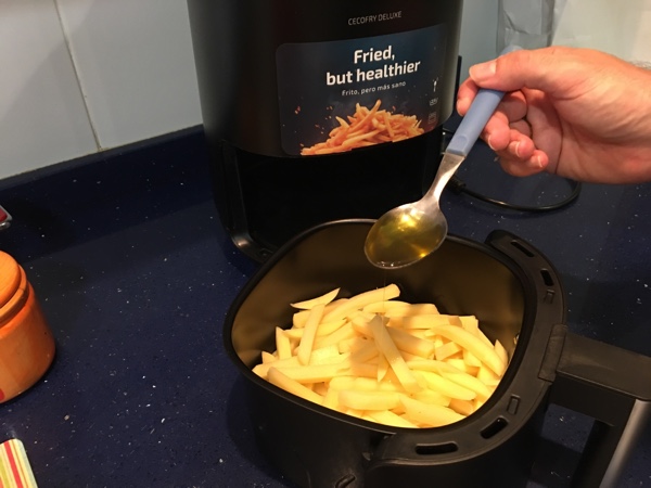patatas fritas en freidora sin aceite