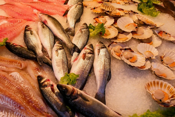 Aprende cómo puedes congelar pescado y marisco para comprar antes de que los precios suban. Qué marisco se puede congelar y cómo hacerlo.