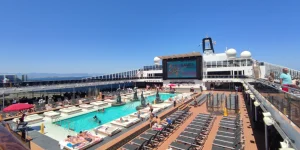 crucero msc bellissima piscina