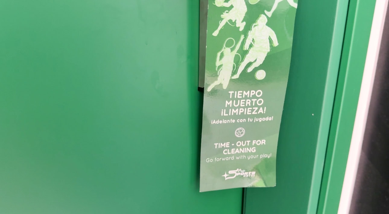 Cartelito puerta habitación Hotel Magic Sports Tiempo Muerto detalle