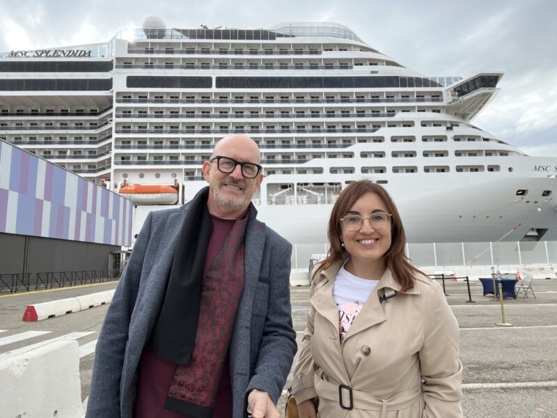 mapi y sergi frente al crucero msc splendida