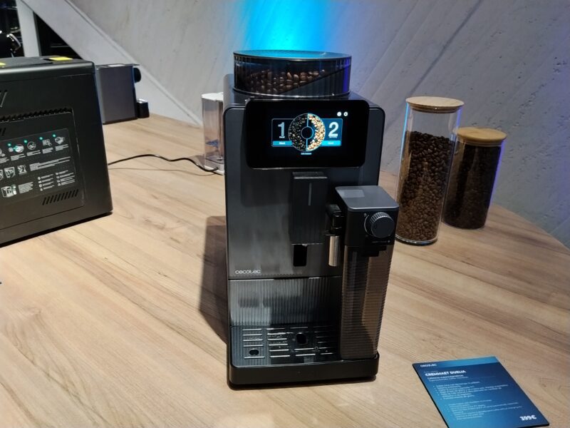 Opinión Cremmaet Duelia: la cafetera superautomática de Cecotec con doble tolva para dos tipos de café