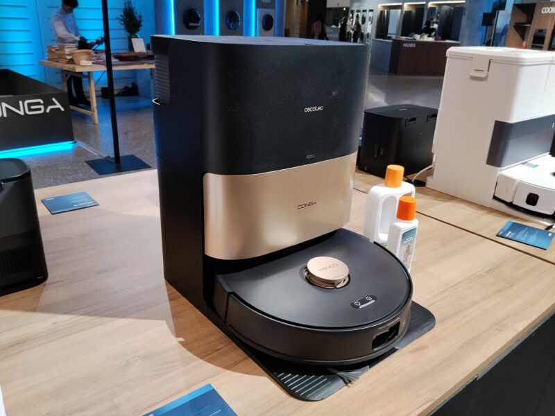 Opinión Conga Q300: el robot aspirador de Cecotec con 30.000 Pa y estación todo en uno